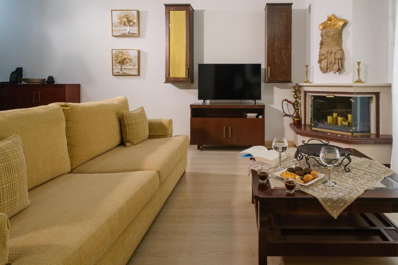 Luxury Dafnis House *